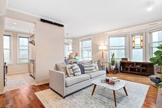 104 W Oak St, Unit 3E in Chicago, IL - Foto de edificio - Building Photo