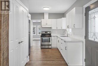 16 Albert St N in Orillia, ON - Building Photo - Building Photo