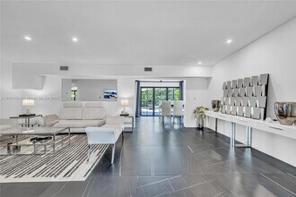 560 NW 116th Terrace in Miami, FL - Building Photo - Building Photo