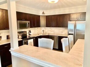 1002 Castilian Ct in Glenview, IL - Building Photo - Building Photo