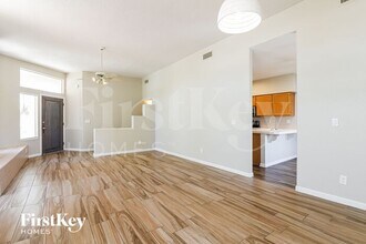 805 N Posthole Ln in Tucson, AZ - Building Photo - Building Photo