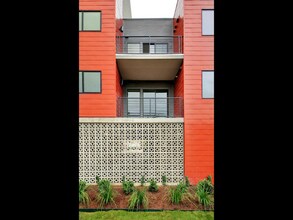 1615 E 7th St, Unit 401 in Austin, TX - Foto de edificio - Building Photo