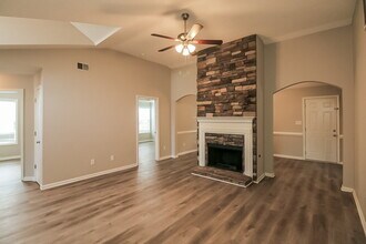 311 Fallview Dr in Mcdonough, GA - Foto de edificio - Building Photo