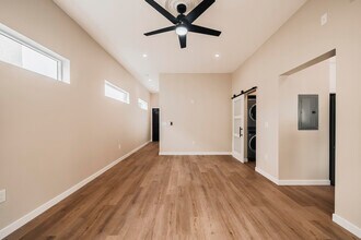 716 Portola Ave in Glendale, CA - Building Photo - Building Photo