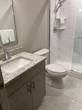 1417 W9th St in Cleveland, OH - Foto de edificio - Building Photo