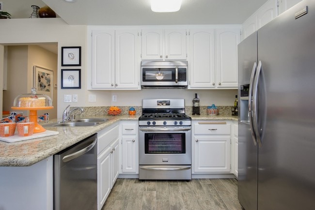 Royal Palms in Palm Desert, CA - Building Photo - Building Photo