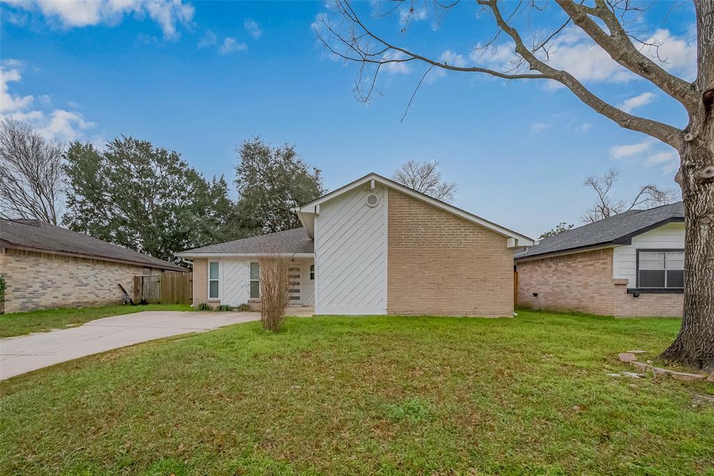 18515 Haughland Dr in Cypress, TX - Building Photo