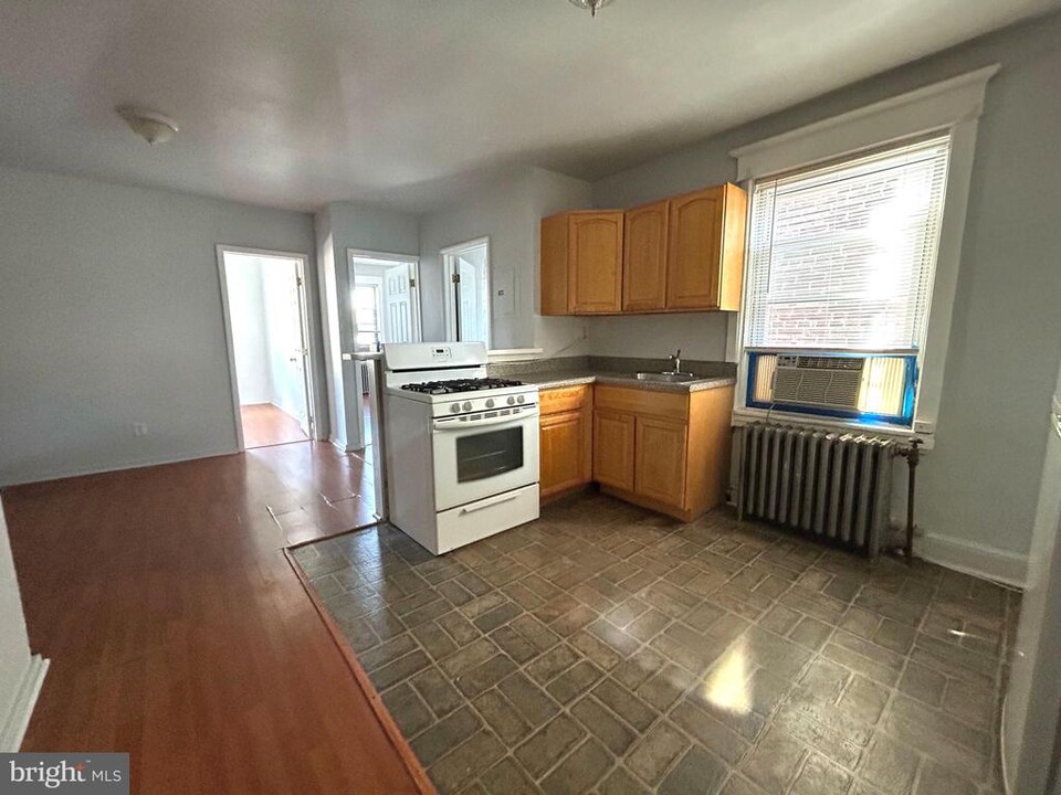 510 W Girard Ave in Philadelphia, PA - Building Photo