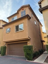 6840 De Celis Pl in Los Angeles, CA - Building Photo - Building Photo