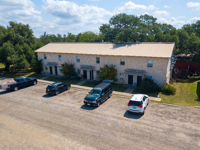 114 Scofield Ave in Johnson City, TX - Building Photo - Building Photo