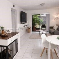 9800 Hammocks Blvd in Miami, FL - Building Photo