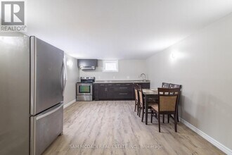 606 Drymen Crescent in Mississauga, ON - Building Photo - Building Photo