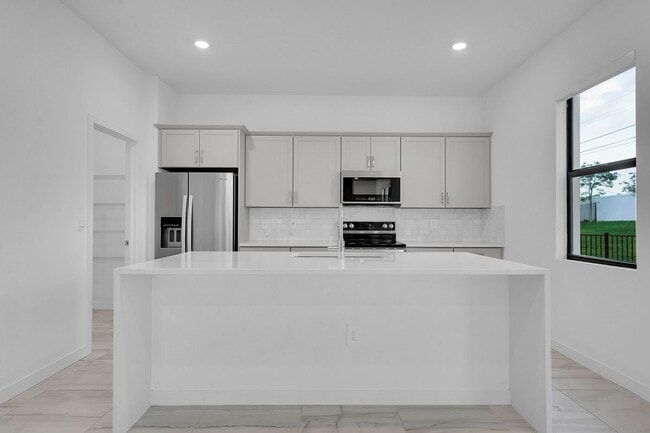 2006 NE Ocean Dunes Dr in Jensen Beach, FL - Building Photo - Building Photo