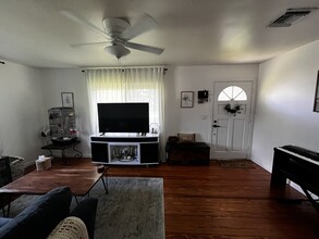 37727 Poinsettia Ave in Dade City, FL - Building Photo - Building Photo