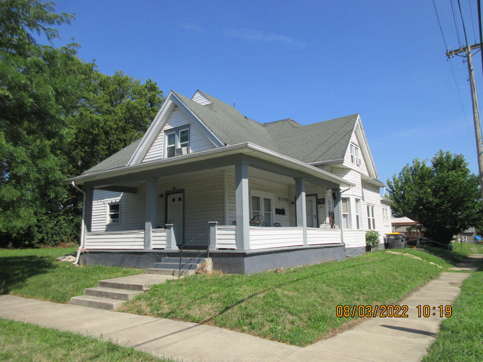 202 W 3rd St, Unit 3 in Anderson, IN - Building Photo