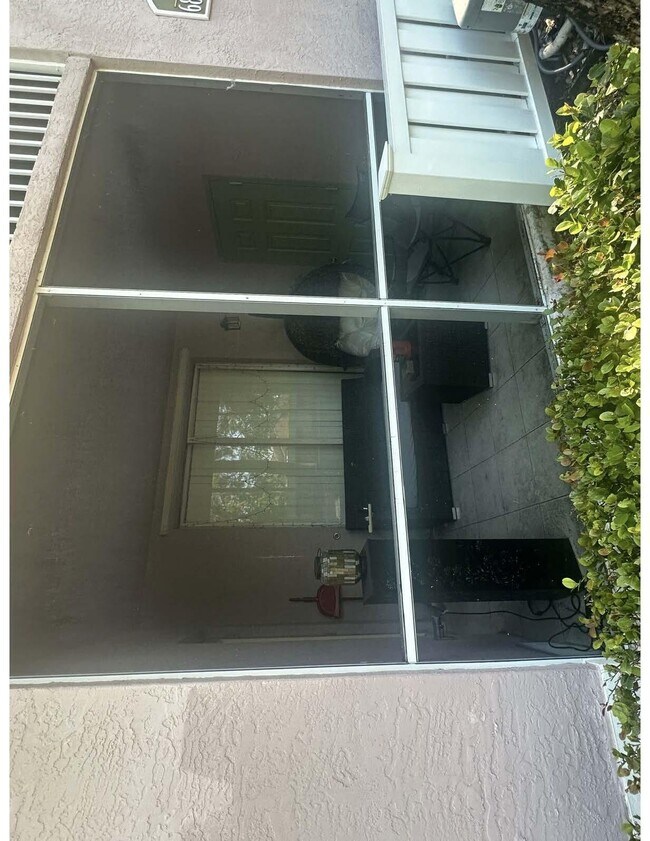 6906 W Sample Rd in Coral Springs, FL - Building Photo - Building Photo