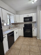 1206 E 11th Ave in Mount Dora, FL - Foto de edificio - Building Photo