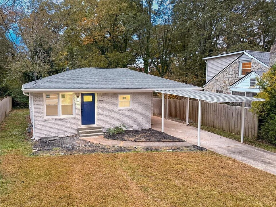 2431 Crestview Ave in Decatur, GA - Building Photo