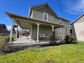 1745 College St in Philomath, OR - Building Photo - Building Photo