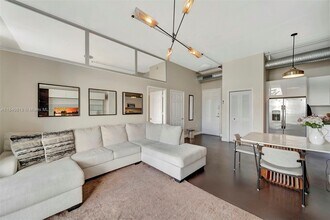 2100 Van Buren St, Unit 421 in Hollywood, FL - Building Photo - Building Photo