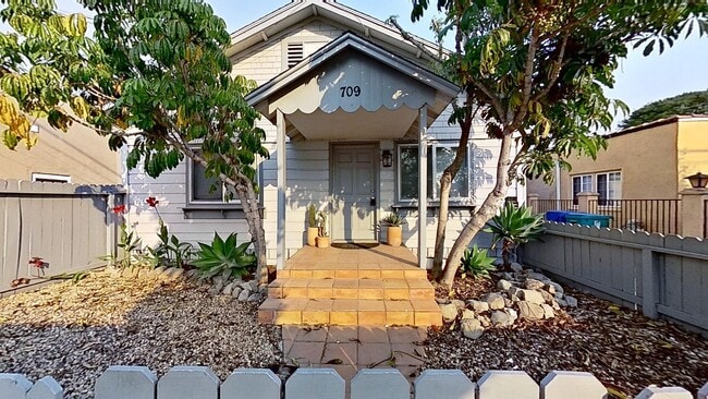 709 W Micheltorena St