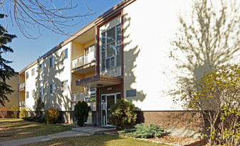 8070 Argyll Rd NW in Edmonton, AB - Building Photo - Building Photo