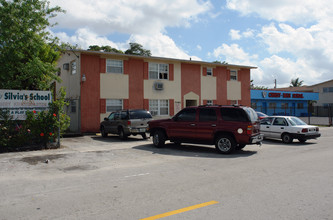 7061 W 14th Ct in Hialeah, FL - Building Photo - Building Photo