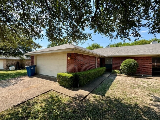 966 Parkview Cir in Hewitt, TX - Building Photo - Building Photo