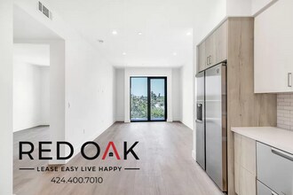 12444 Chandler Blvd in Valley Village, CA - Building Photo - Building Photo