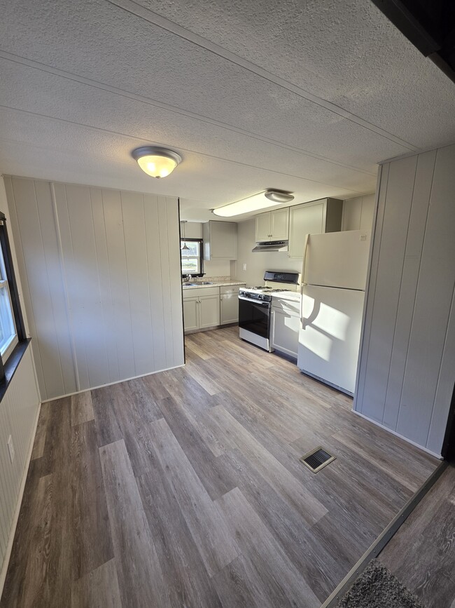 property at 1100 Pines Rd