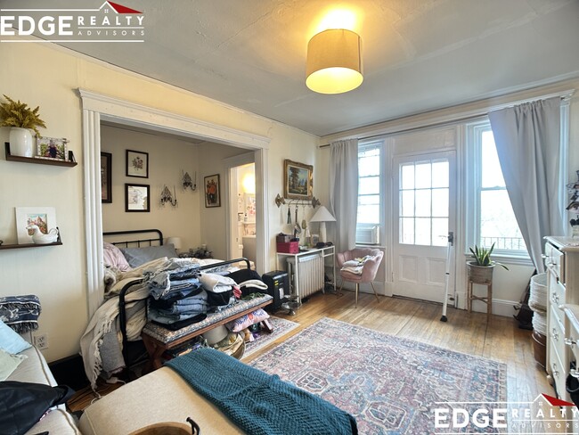 28 Quint Ave, Unit 55 in Boston, MA - Foto de edificio - Building Photo