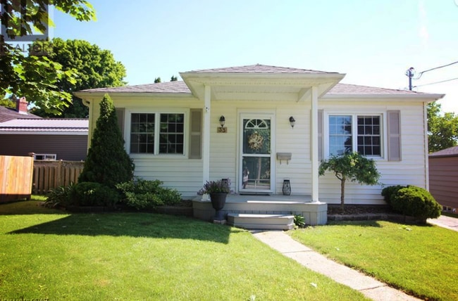 property at 33 Toronto Rd