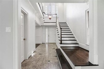 460 Ivy Park Ln NE in Atlanta, GA - Building Photo - Building Photo