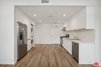 951 S Wilton Pl in Los Angeles, CA - Building Photo - Building Photo