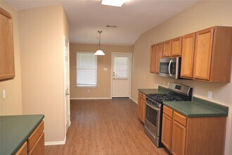302 Washington Square Dr in Leander, TX - Building Photo - Building Photo