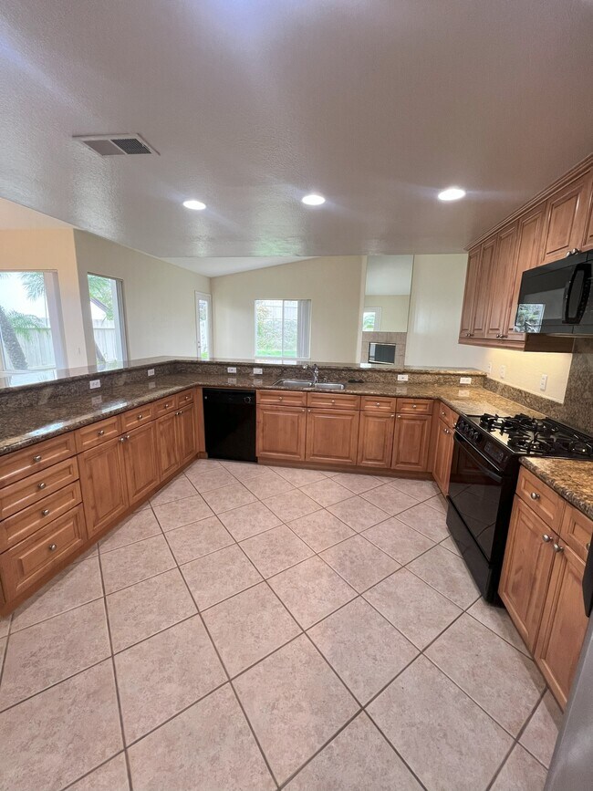 6706 Antilope St in Carlsbad, CA - Foto de edificio - Building Photo