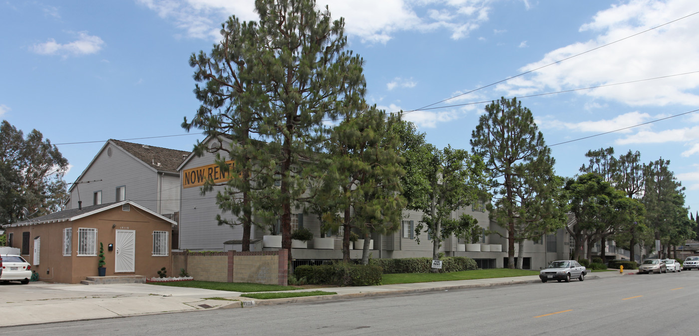 Indiana Avenue Apartments in Paramount, CA - Building Photo