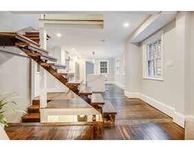 36 Joy St, Unit 1 in Boston, MA - Foto de edificio - Building Photo