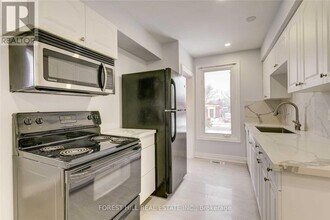 63 Cardinal Dr in Hamilton, ON - Building Photo - Building Photo