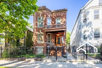 2120 N Sawyer Ave, Unit 1 in Chicago, IL - Foto de edificio - Building Photo