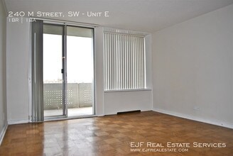 240 M St SW-Unit -Unit E in Washington, DC - Building Photo - Building Photo