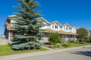 609 19 St SE in High River, AB - Building Photo