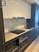 195 Commerce St in Vaughan, ON - Building Photo - Building Photo