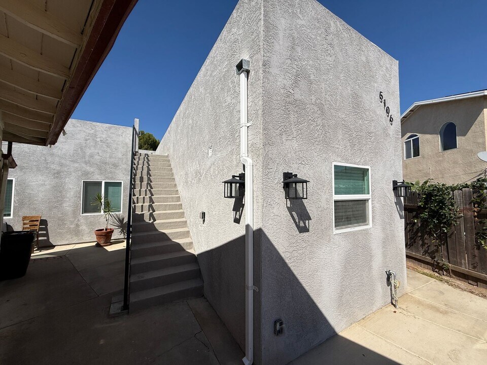 5106 E Falls View Dr in San Diego, CA - Building Photo