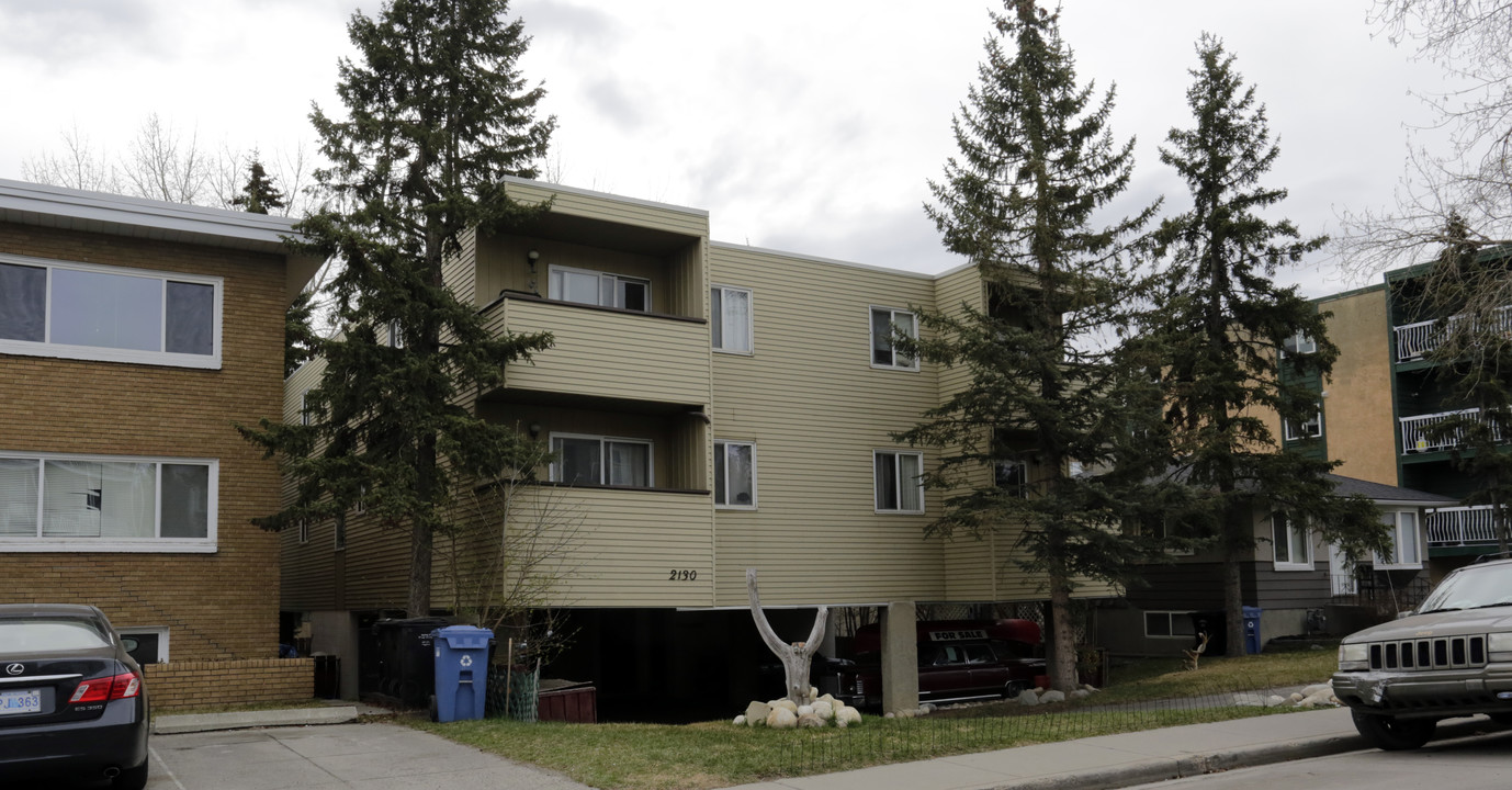 2130 17a St SW in Calgary, AB - Building Photo