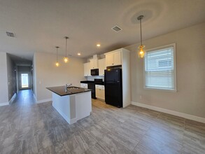 24422 SW 18th Rd in Newberry, FL - Foto de edificio - Building Photo