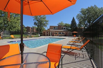 ReNew Cherry Creek in Denver, CO - Foto de edificio - Building Photo