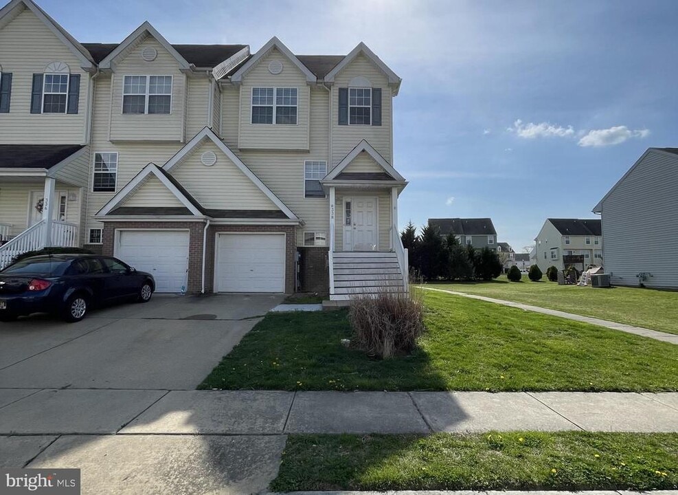 338 Northdown Dr in Dover, DE - Building Photo