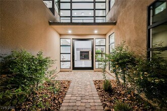 94 Glade Hollow Dr in Las Vegas, NV - Building Photo - Building Photo