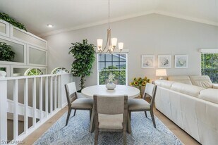 13040 Castle Harbour Dr in Naples, FL - Building Photo